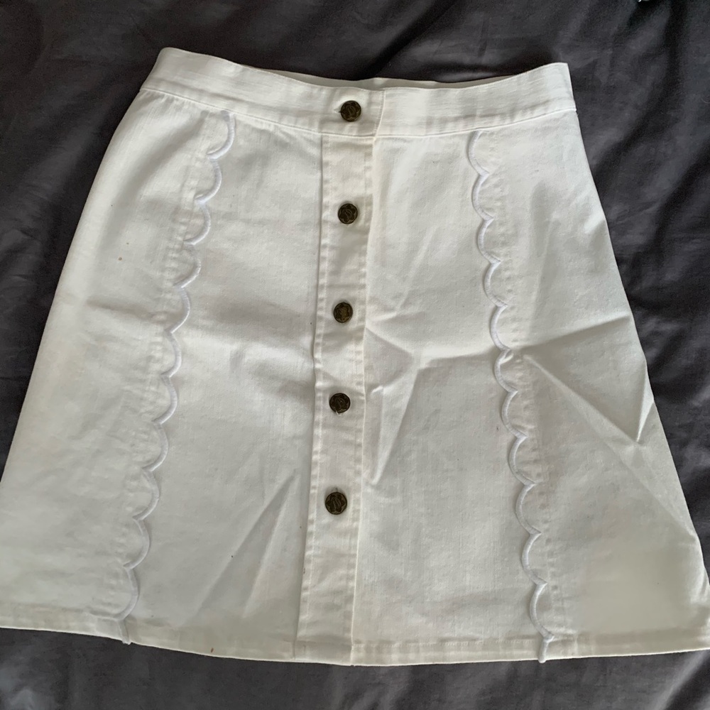 Draper James white skirt with scalloped detail